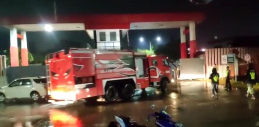 Tangki Pertamina Di Integrated Terminal Balongan Terbakar, Ribuan Liter ...