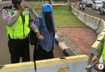 Terobos Instana Negara dan Todongkan Senjata, Perempuan Bercadar Ditangkap Polisi