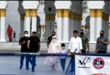 Presiden Joko Widodo, Ibu Iriana, dan Jan Ethes Sholat Duha di Masjid Raya Sheikh Zayed al Nahyan Solo