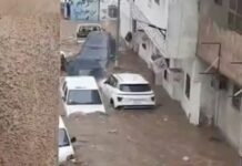 Hujan Berkah Melanda Kota Mekah, Puluhah Mobil Mewah Hanyut Terseret Air Bah