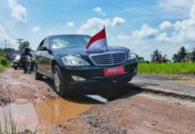 Inilah Spesifikasi Mobil Mercy Presiden Jokowi yang Nyangkut Batu di Jalan Ryacudu Lampung