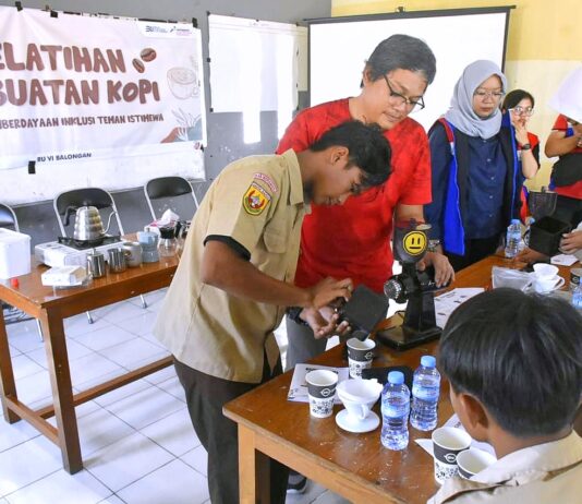 Siap Jadi Pengusaha Sukses, ABK SLB Mutiara Hati Mendapat Pelatihan Berwirausaha Minuman Kopi