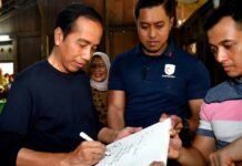 Nikmati Kopi Klotok, Presiden Joko Widodo, “Enak Sekali Lodehnya, Telur Krispinya, dan Tempe Garitnya”