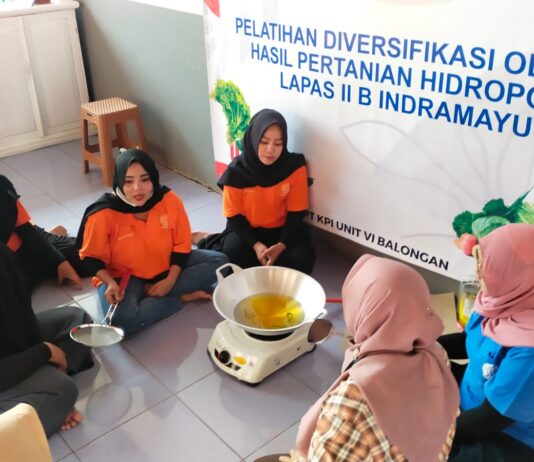 Bekal Masa Depan, Kilang Balongan Latih Warga Binaan Lapas IIB Indramayu Membuat Olahan Makanan