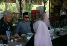 Ditemani TGB, Ganjar Pranowo Nikmati Kuliner Ayam Taliwang sebelum Nonton MotoGP Mandalika