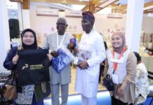 Di Ajang Trade Expo Indonesia 2023 Warga Nigeria Minati Batik Indra, Langsung Beli 2 Pcs Senilai Rp 1,4 Juta