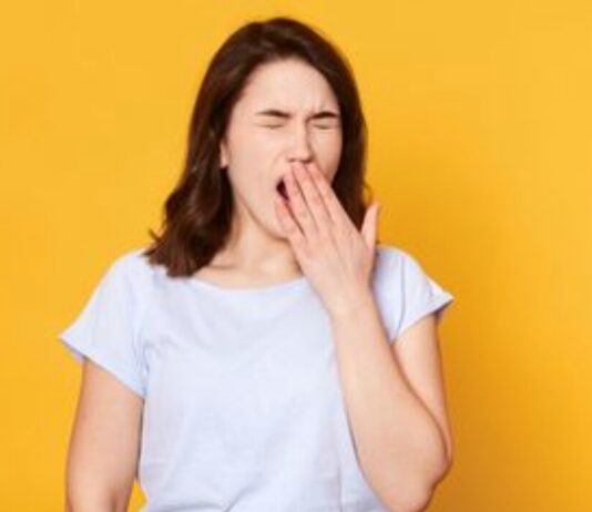 Sering Menguap bukan Sekedar Kurang Tidur, ada Bahaya Mengintai