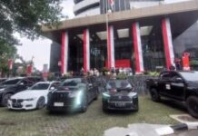 Ada Nisan GTR, BMW, dan Motor Ducati, Halaman Gedung KPK Jadi Showroom Dadakan