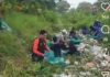 Turun ke Sungai Bersihkan Sampah, Bupati Lucky: Ini yang Pertama Kali Saya Ikut Nyemplung